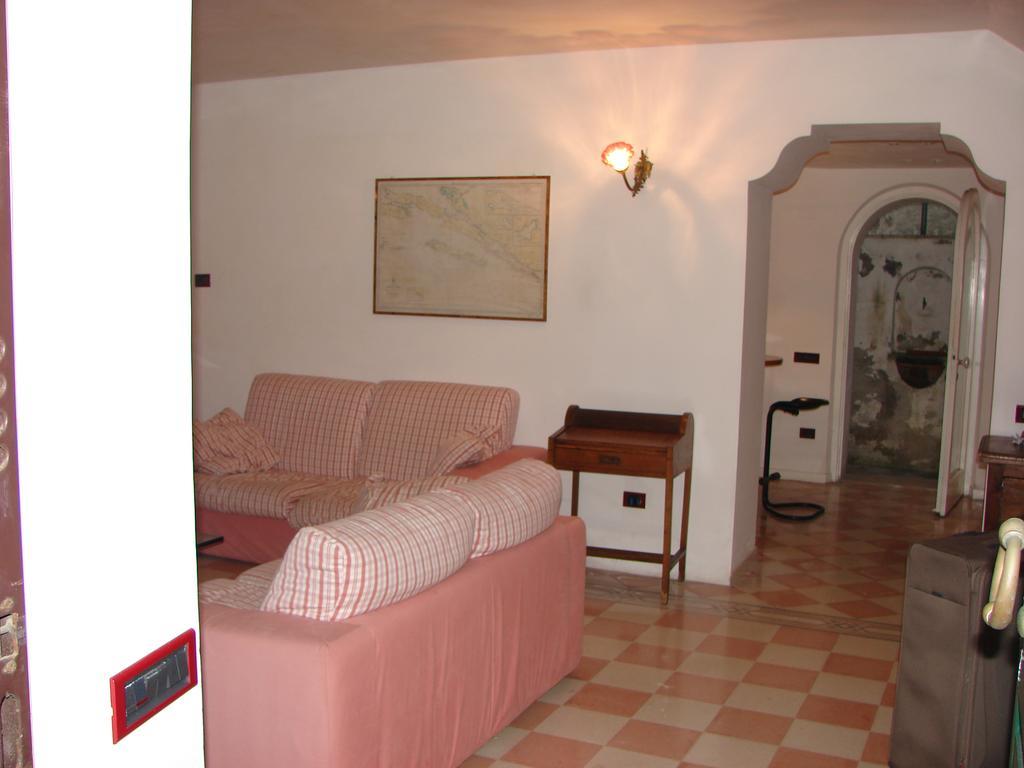 Готель La Casina Delle Fate Нумана Екстер'єр фото