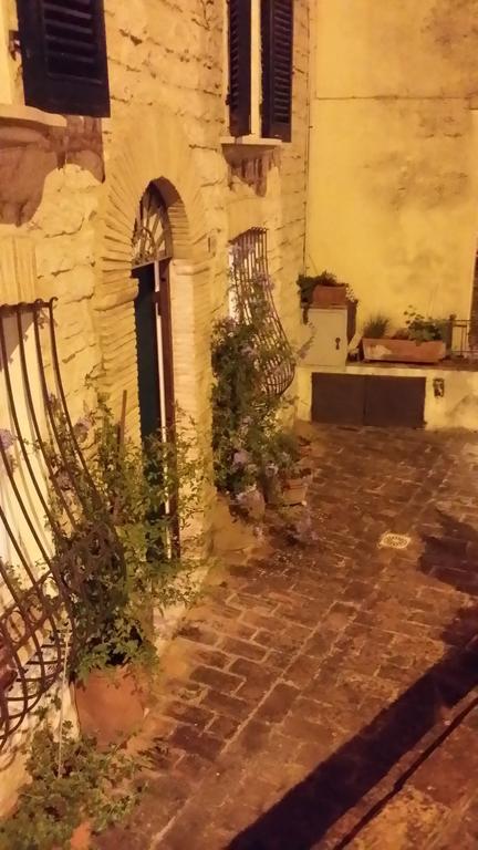 Готель La Casina Delle Fate Нумана Екстер'єр фото
