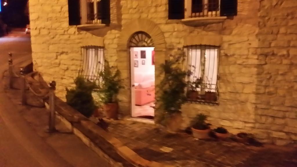 Готель La Casina Delle Fate Нумана Екстер'єр фото